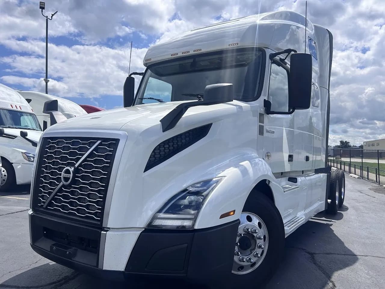 2022 Volvo VNL64T760 - Sleeper