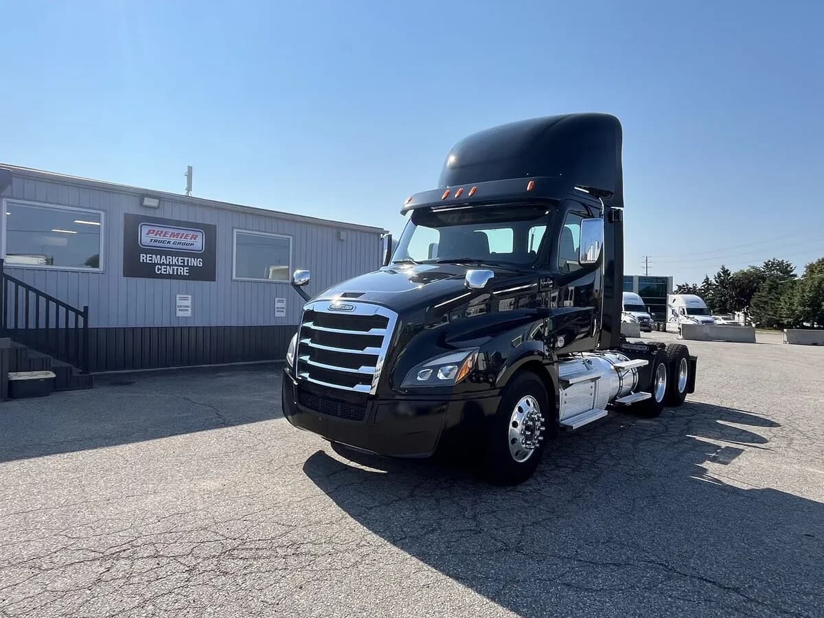 2020 Freightliner Cascadia - Day Cab