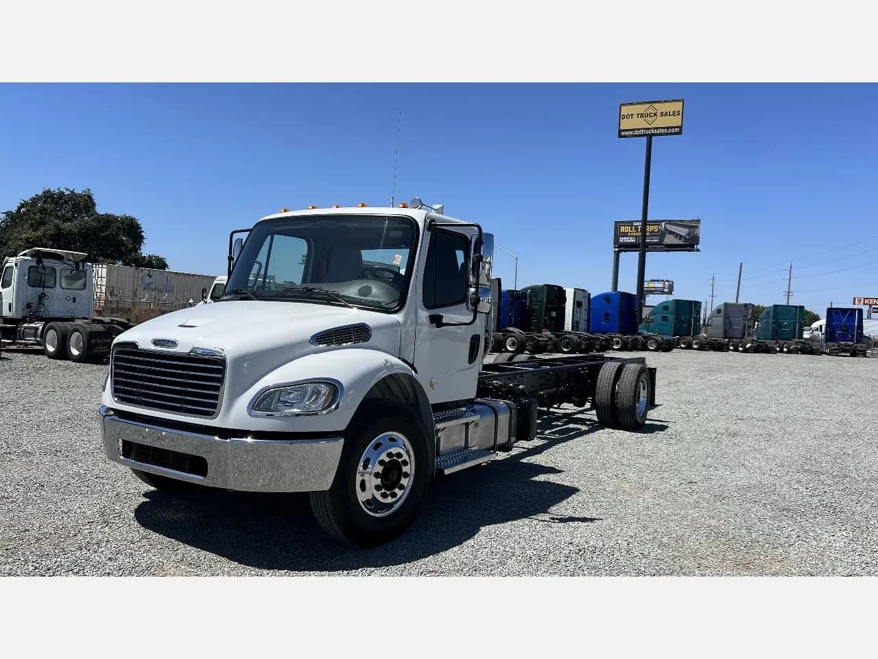 2020 Freightliner M2106 - Day Cab