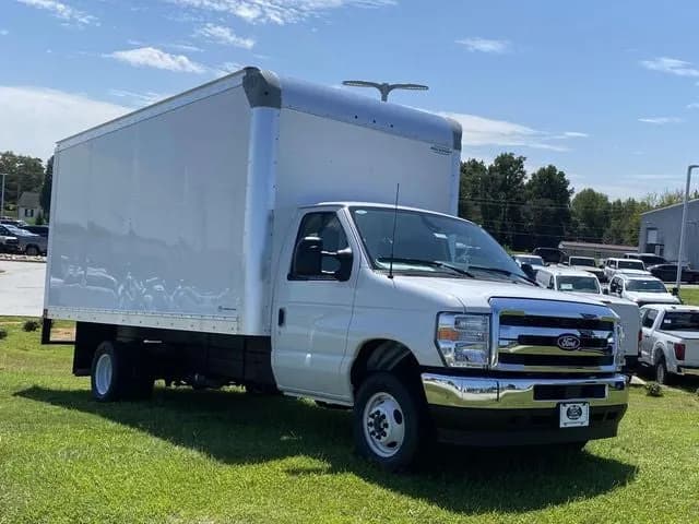 2027 Ford E-450 - Box