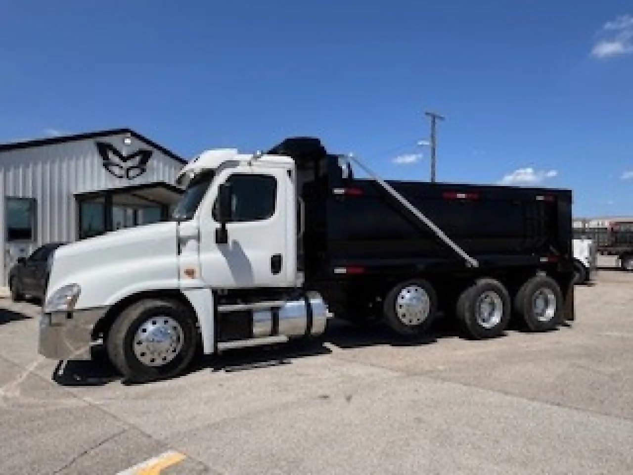 2018 Freightliner Cascadia - Dump