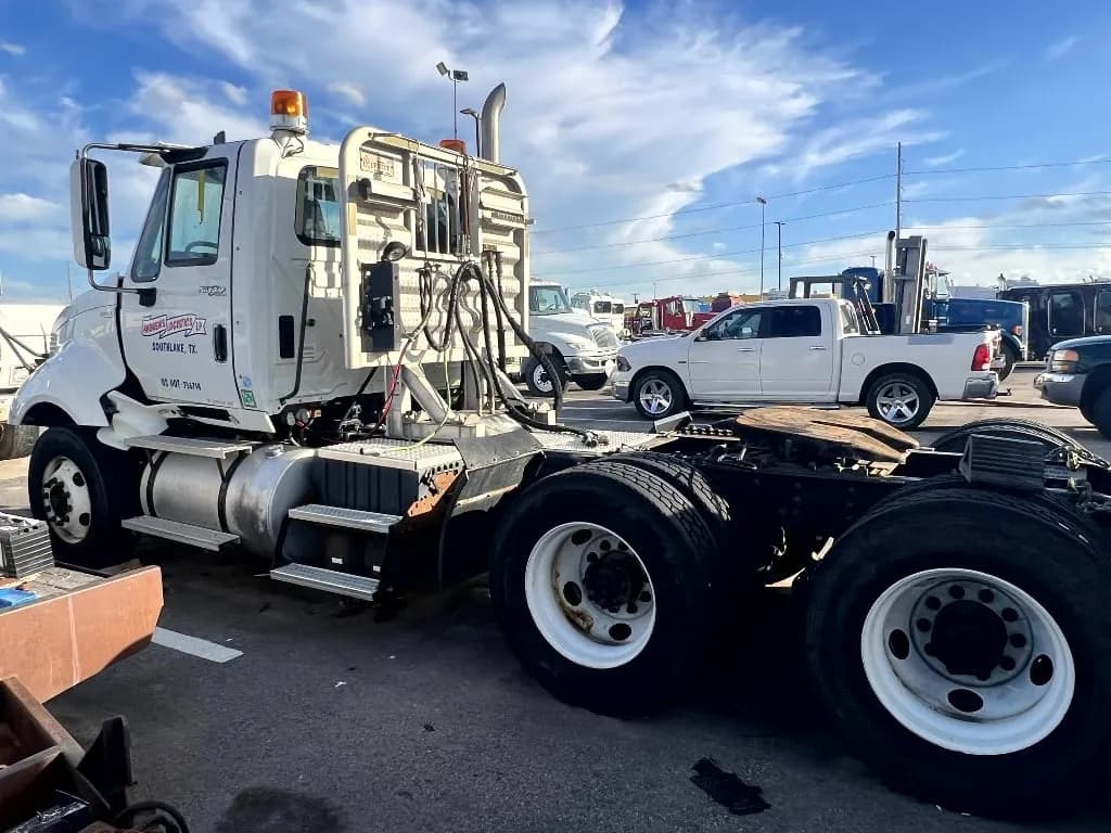 2011 International PROSTAR Tandem Axle Daycab - Day Cab