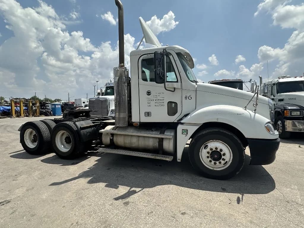 2008 Freightliner Columbia - Day Cab