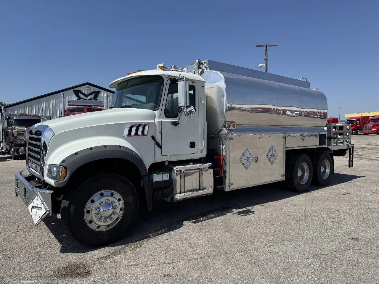 2013 Mack GU713 - Tanker