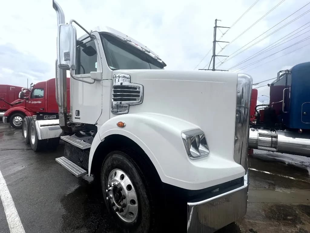 2012 Freightliner Coronado - Day Cab