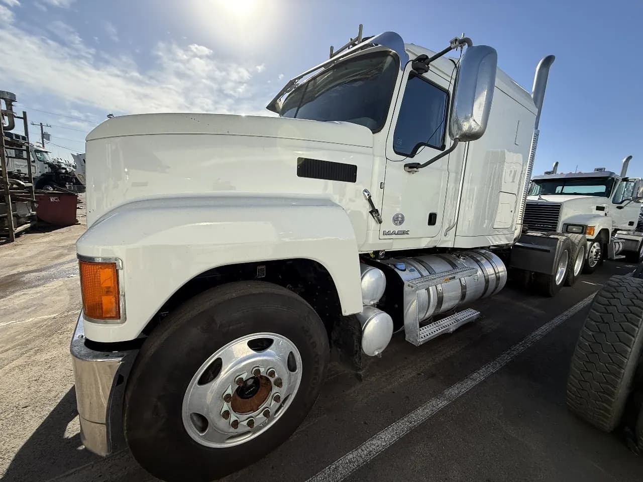 2018 Mack CHU613 Tandem Axle - Sleeper