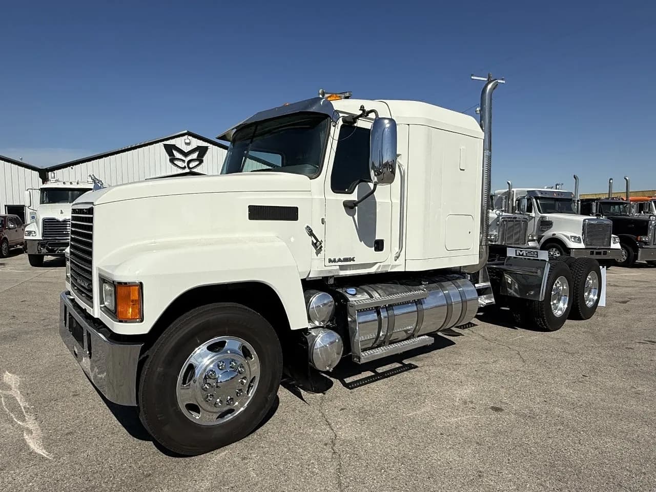 2018 Mack CHU613 Tandem Axle - Sleeper