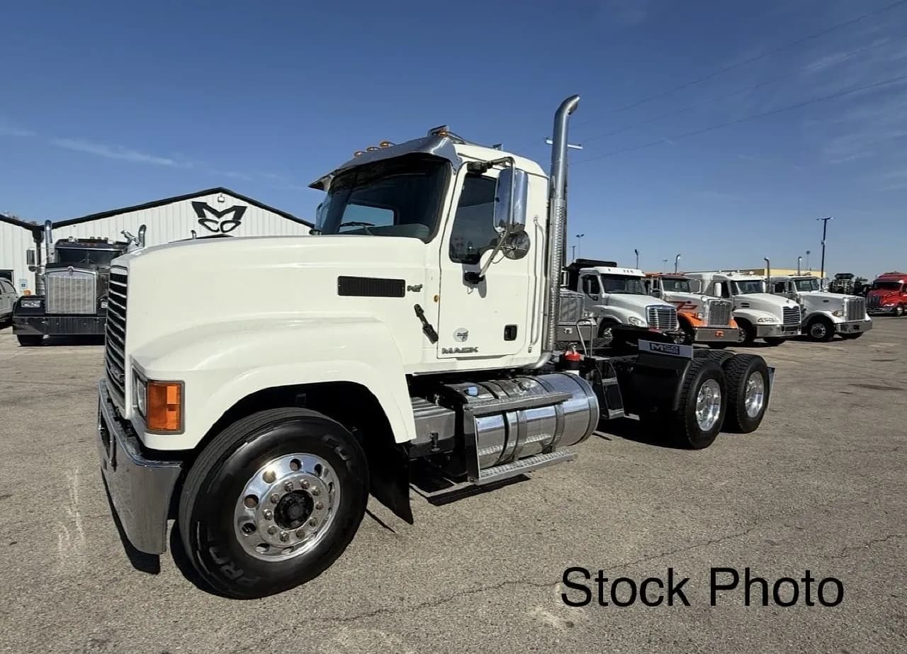 2014 Mack CHU613 Tandem Axle Daycab - Day Cab