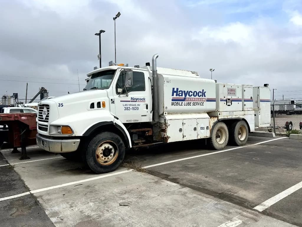 1999 Sterling LT-9513 Fuel Tanker Truck - Tanker
