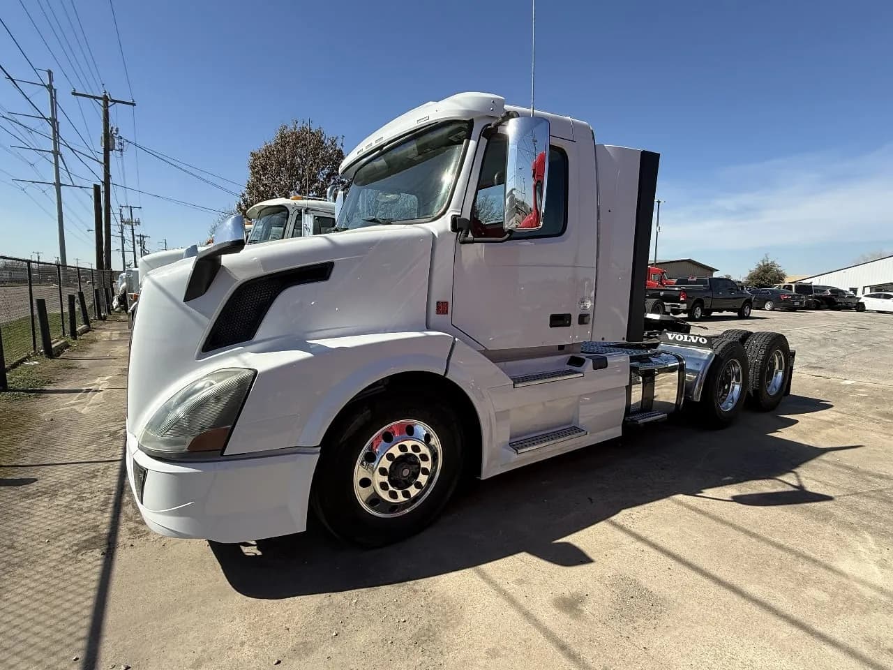 2016 Volvo VNL630 Tandem Axle Daycab - Day Cab