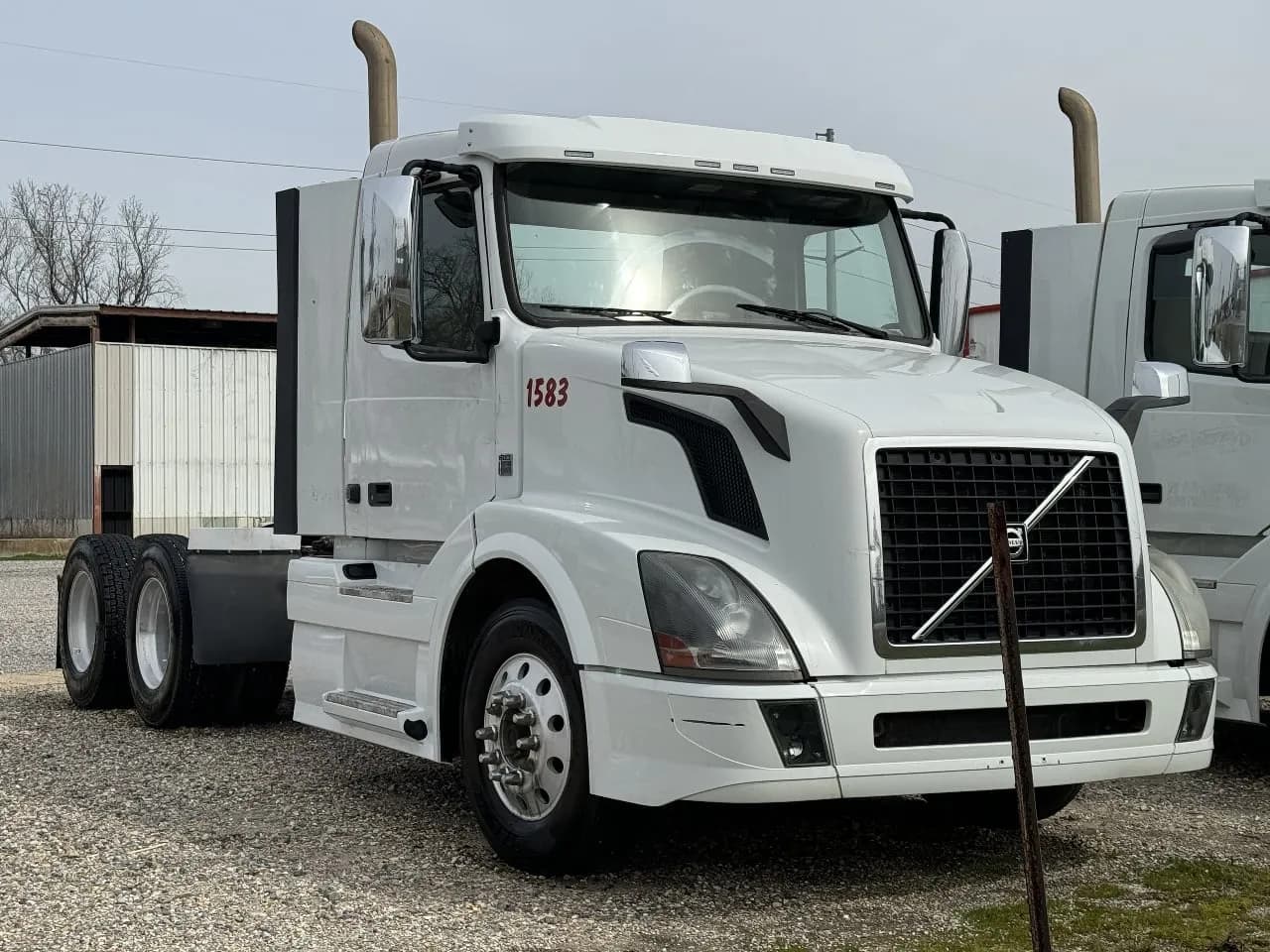 2016 Volvo VNL630 Tandem Axle Daycab - Day Cab