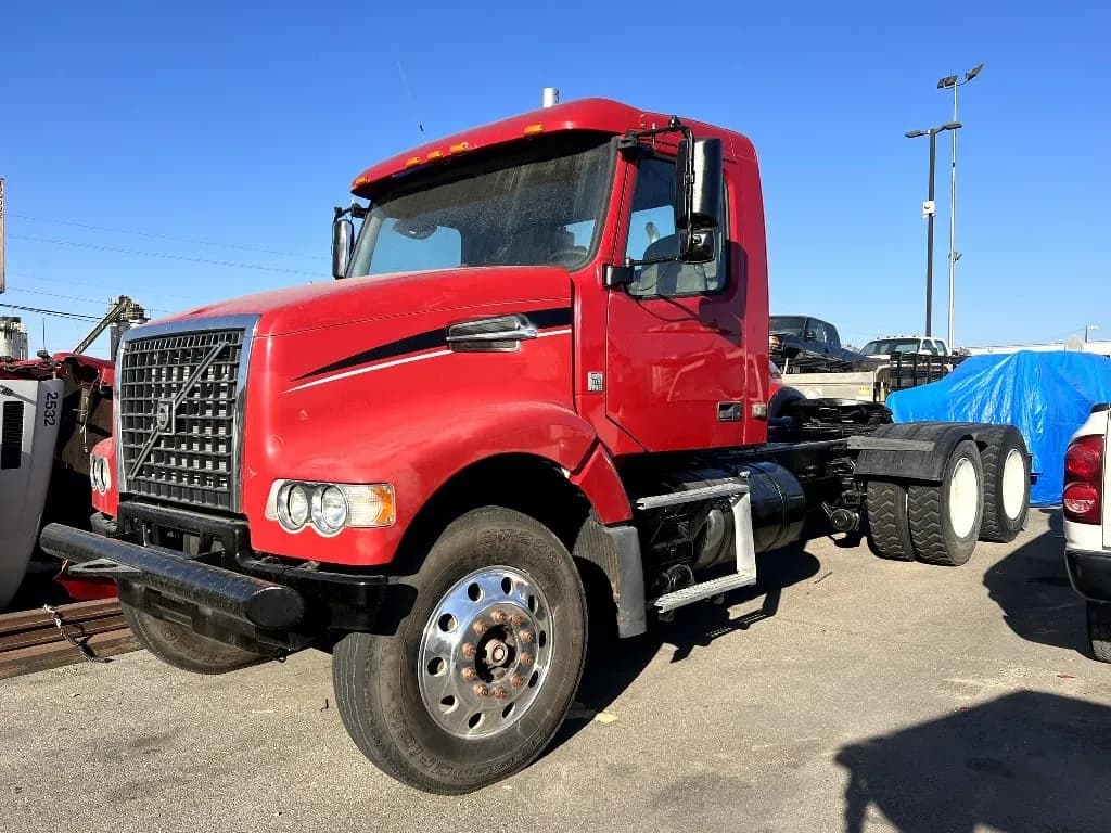 2009 Volvo VHD64FT - Day Cab