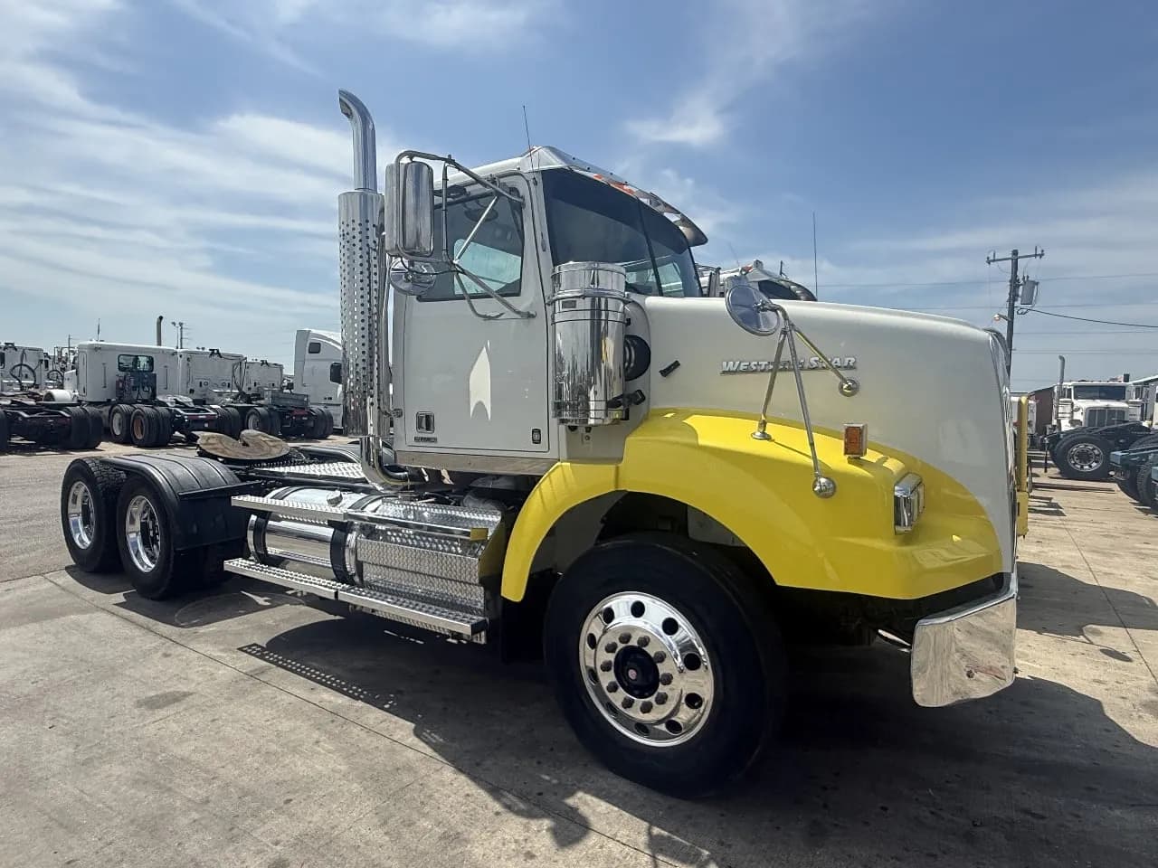2015 Western Star 4900SA Tandem Axle Daycab - Day Cab