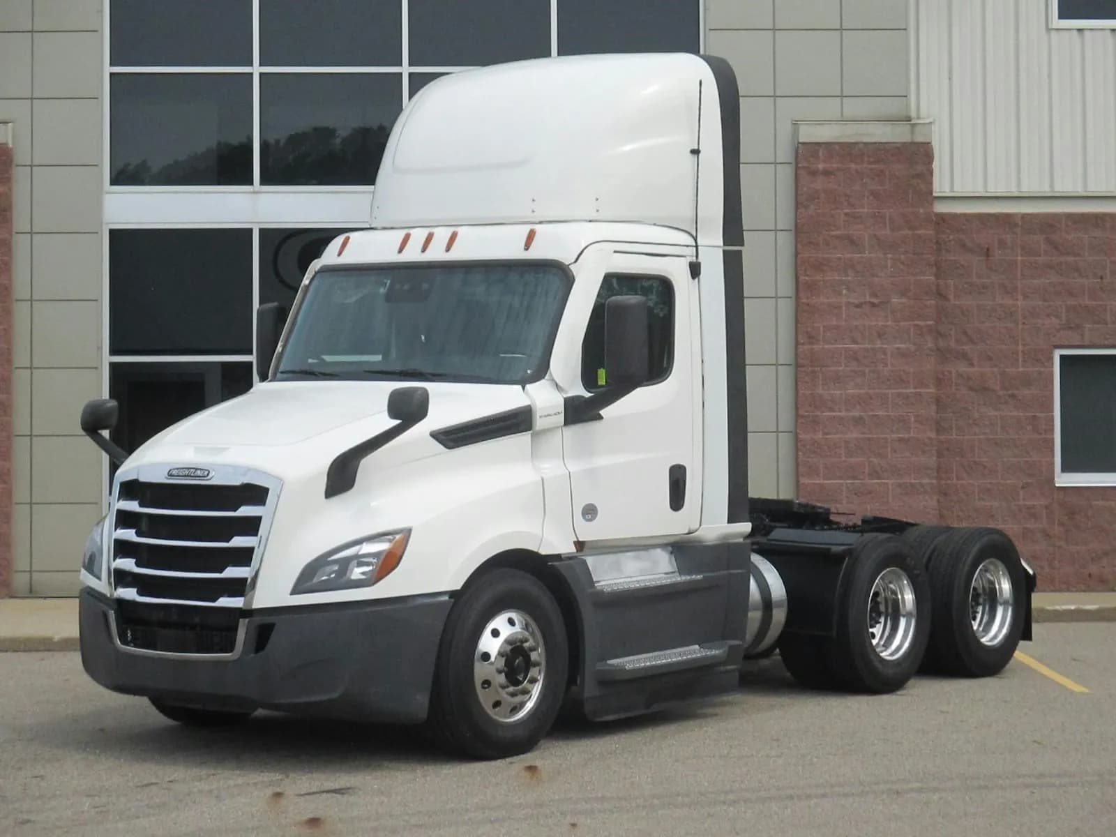 2021 Freightliner Cascadia - Day Cab
