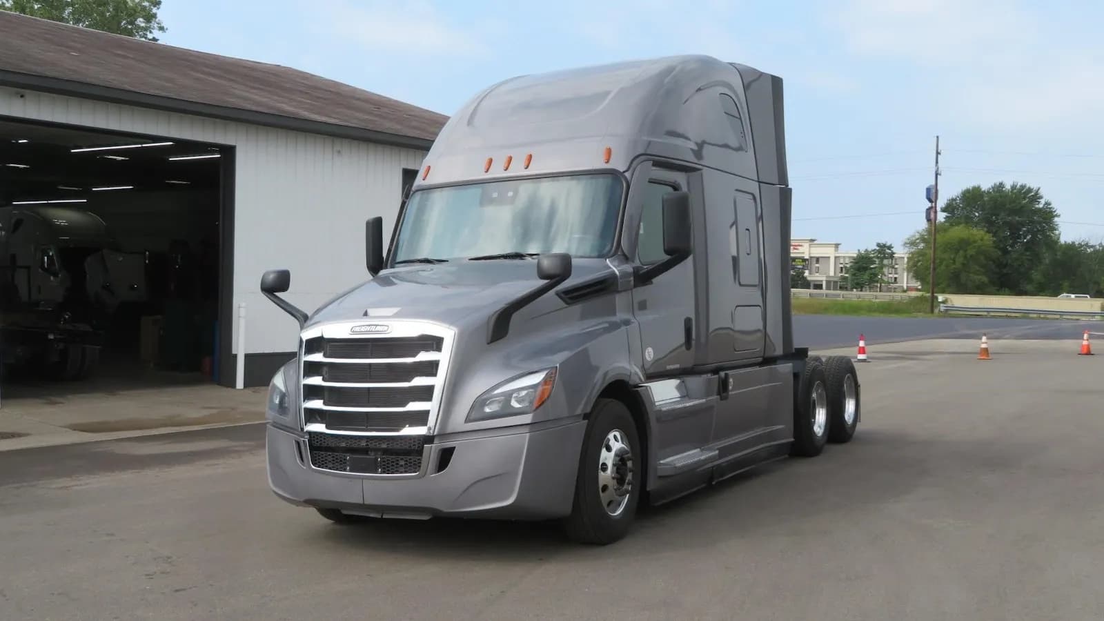 2022 Freightliner Cascadia - Sleeper