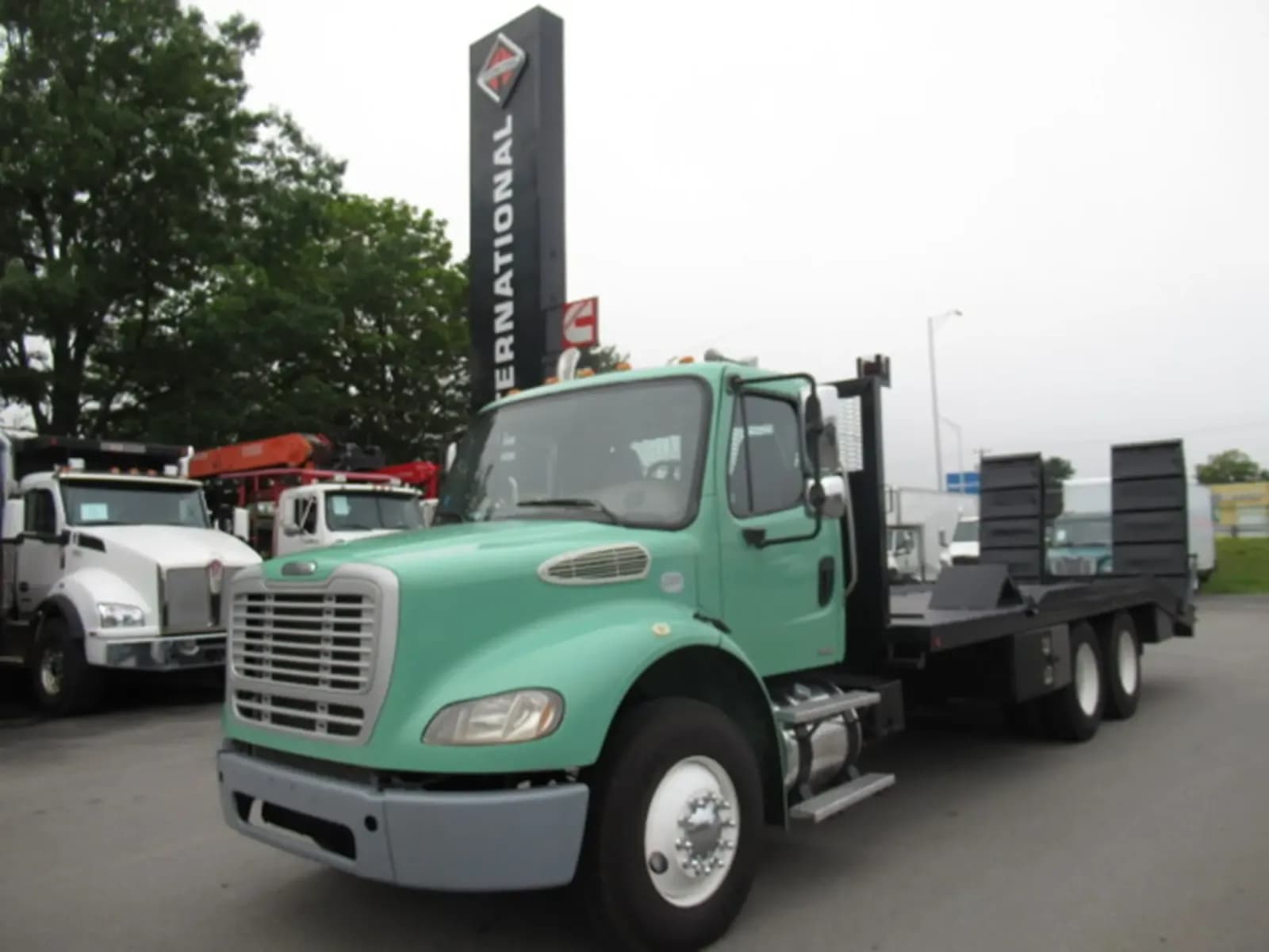 2009 Freightliner M2