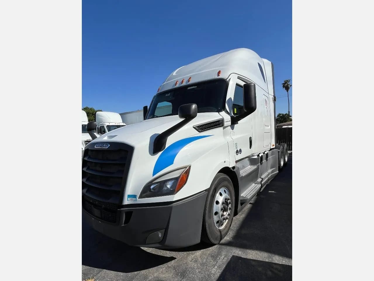 2022 Freightliner Cascadia - Sleeper