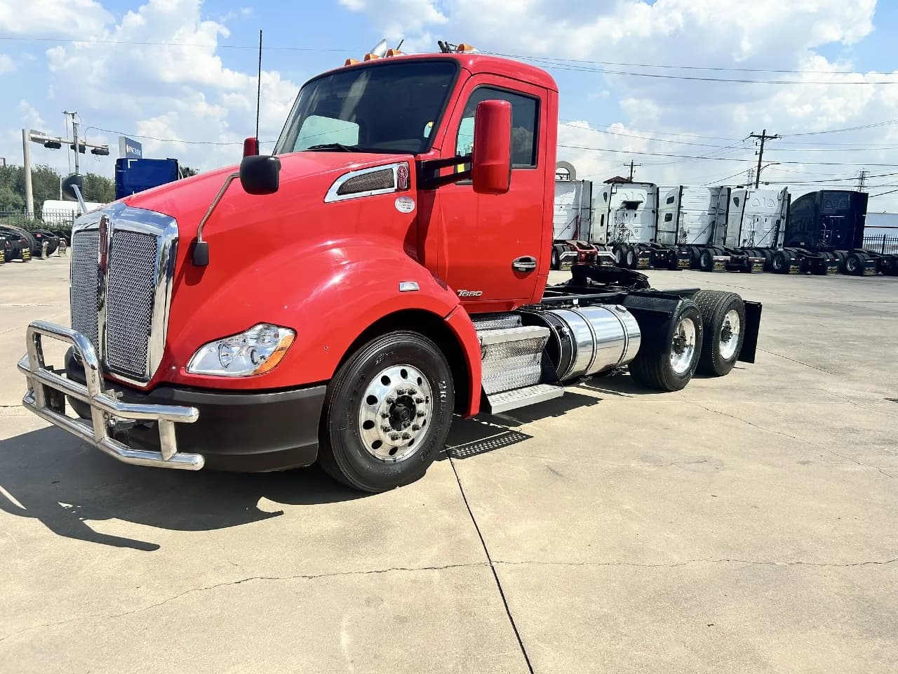 2016 Kenworth T-680 Daycab - Day Cab