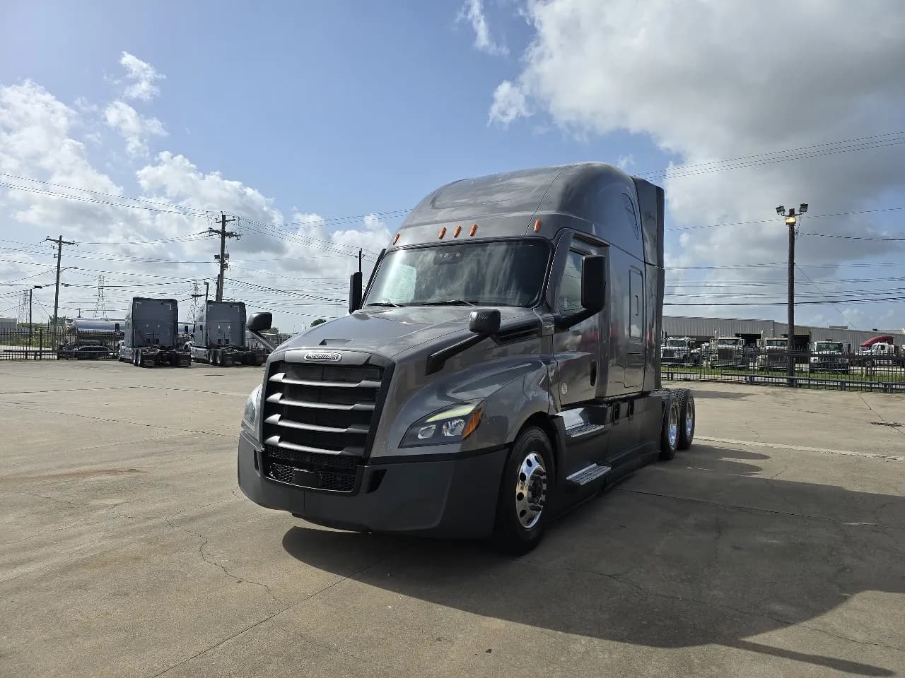 2022 Freightliner Cascadia - Sleeper