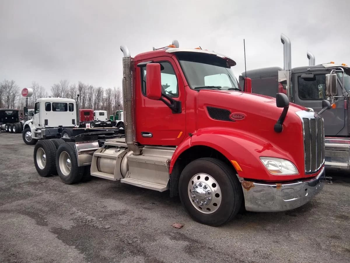 2016 PETERBILT 579 - Day Cab