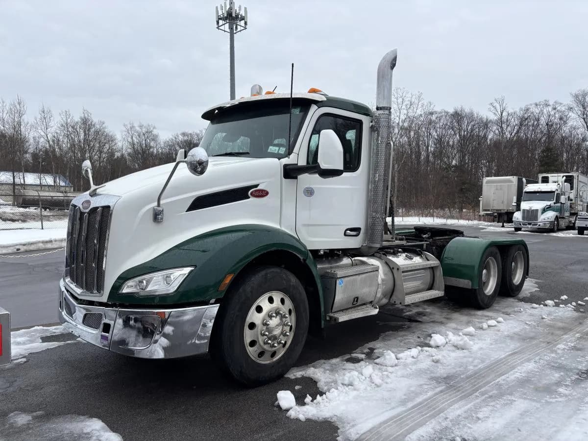 2022 PETERBILT 579 - Day Cab