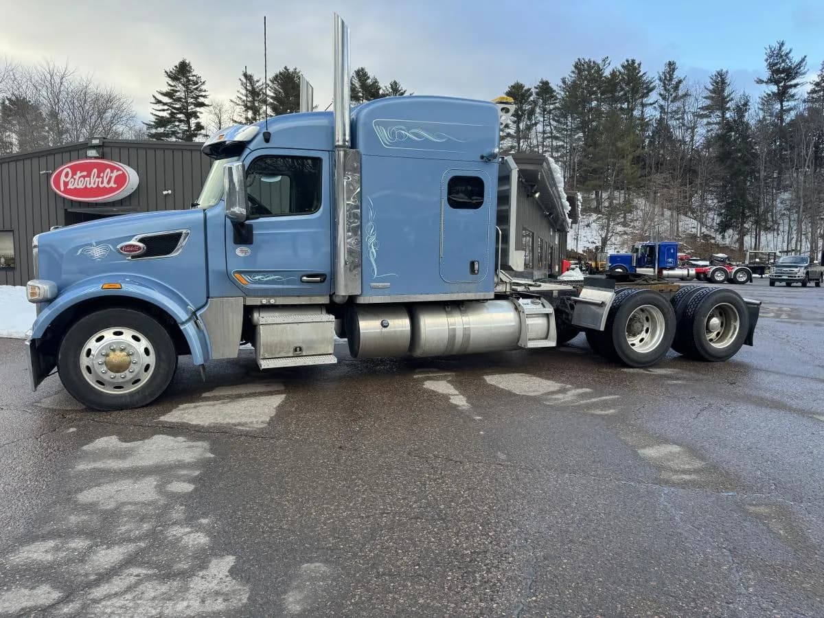 2021 PETERBILT 567 - Sleeper