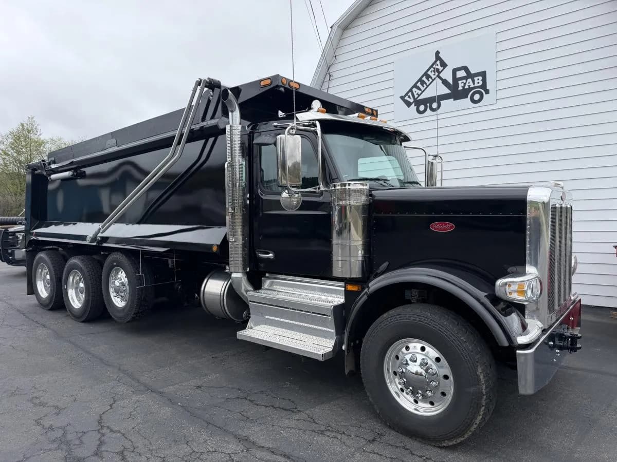 2026 PETERBILT 589 - Dump