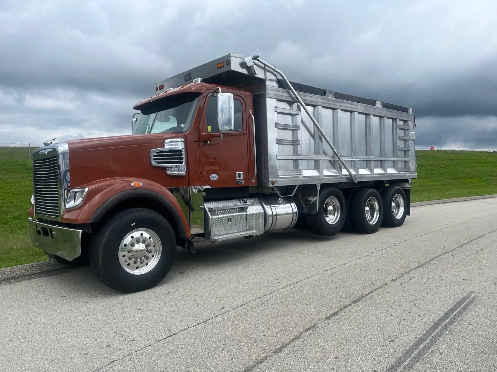 2021 FREIGHTLINER SD122