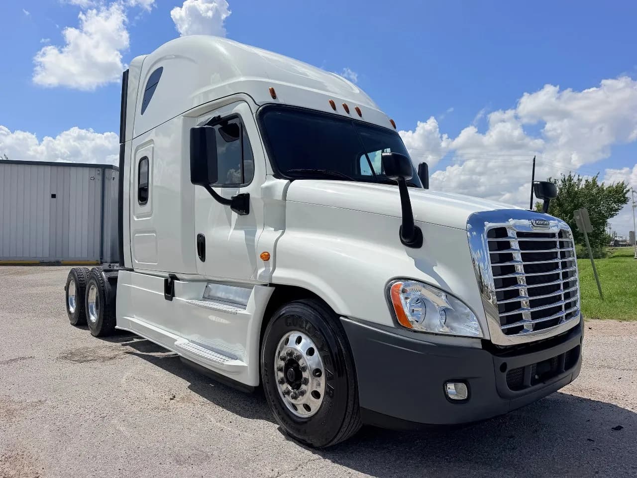2020 Freightliner Cascadia - Sleeper