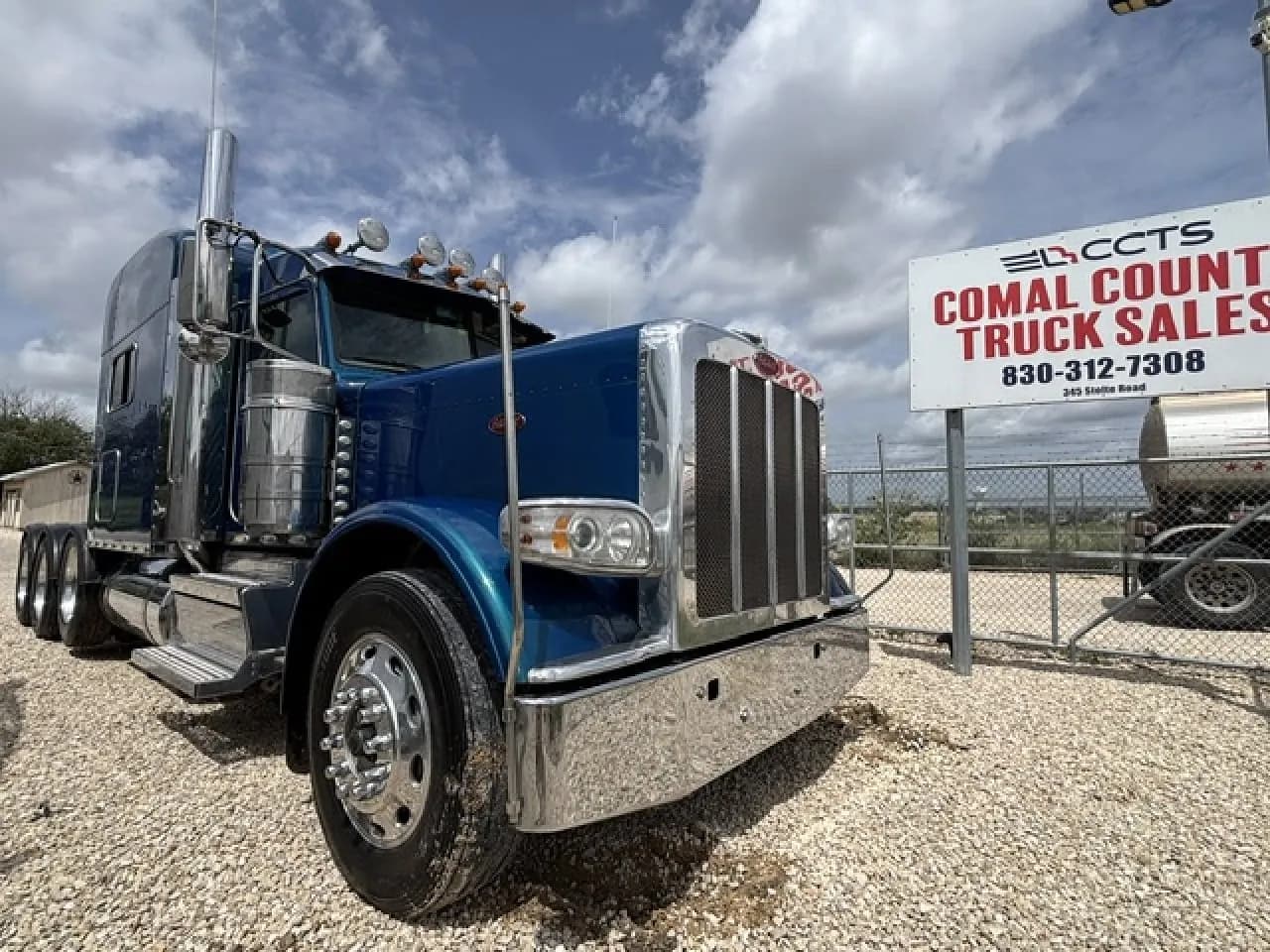 2018 Peterbilt 379EXHD - Sleeper