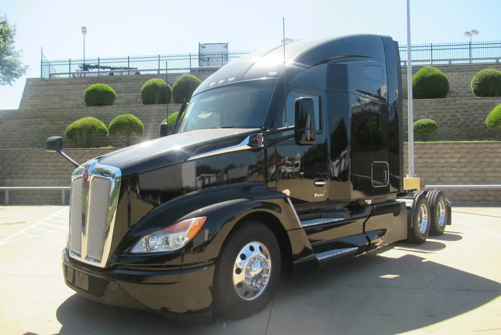2023 Kenworth T680