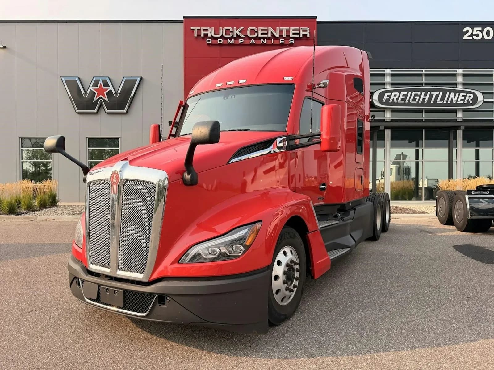2023 Kenworth T680