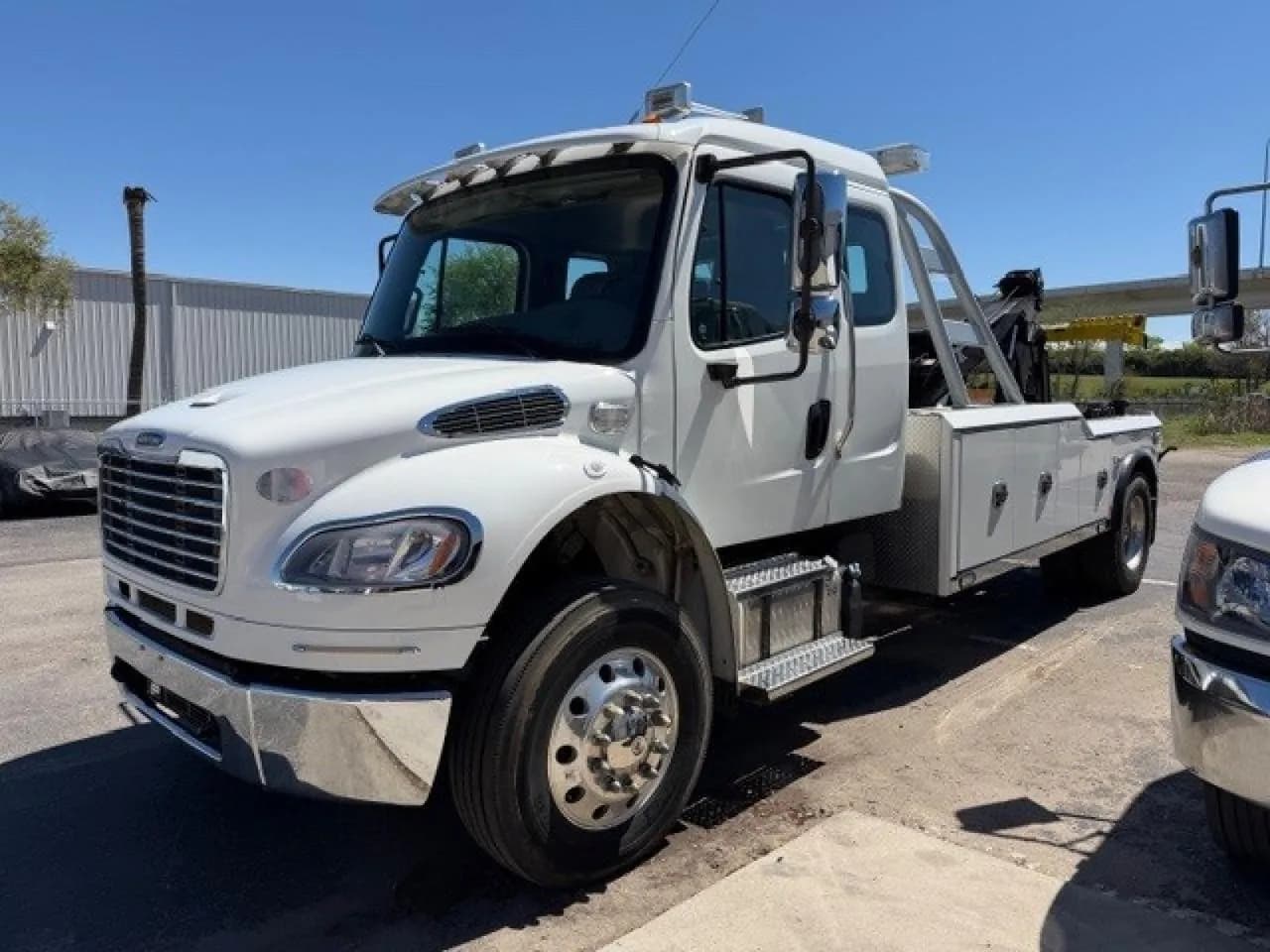 2022 Freightliner M2 106 - Tow