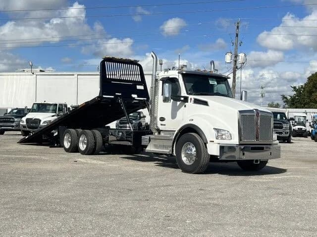 2027 Kenworth T880