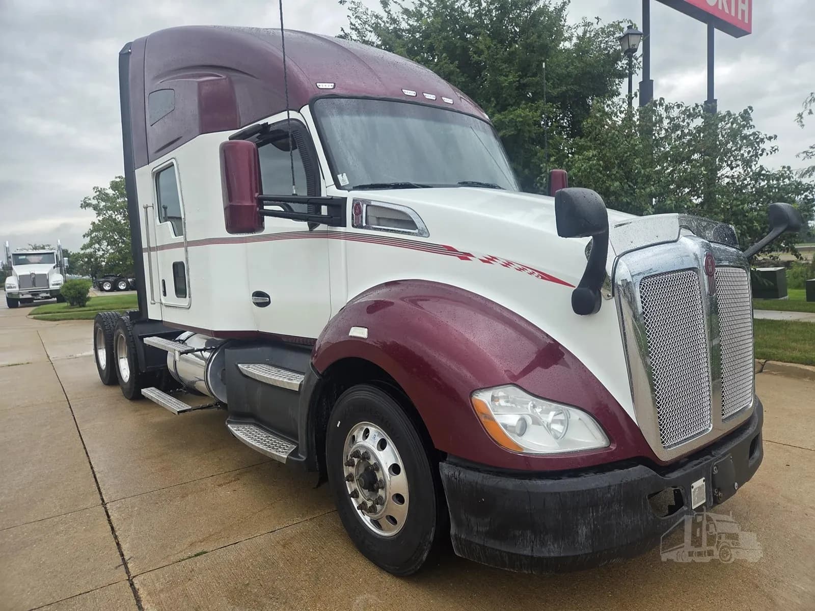 2017 Kenworth T680 - Sleeper