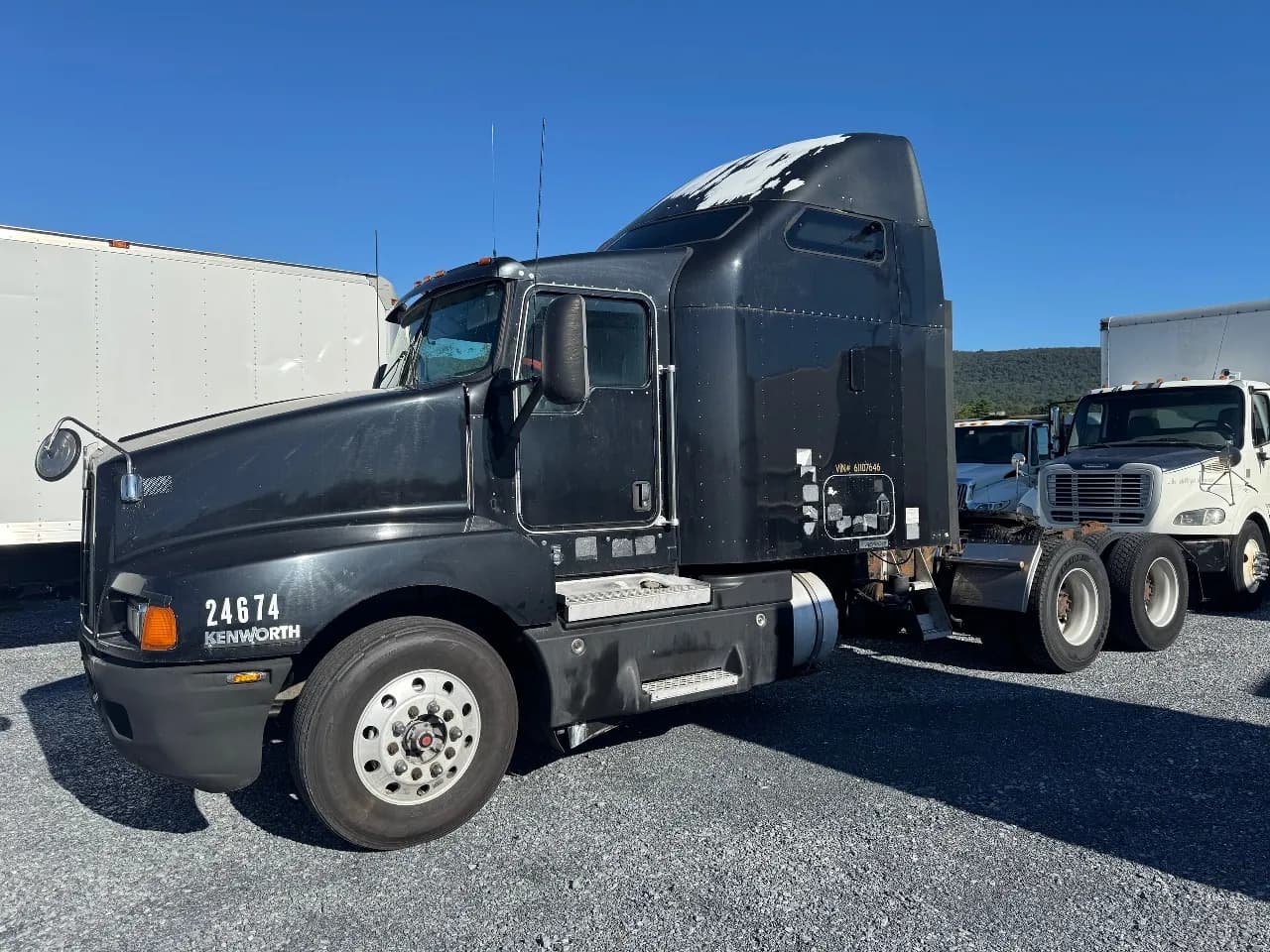 2006 Kenworth T600 Tandem Axle - Sleeper