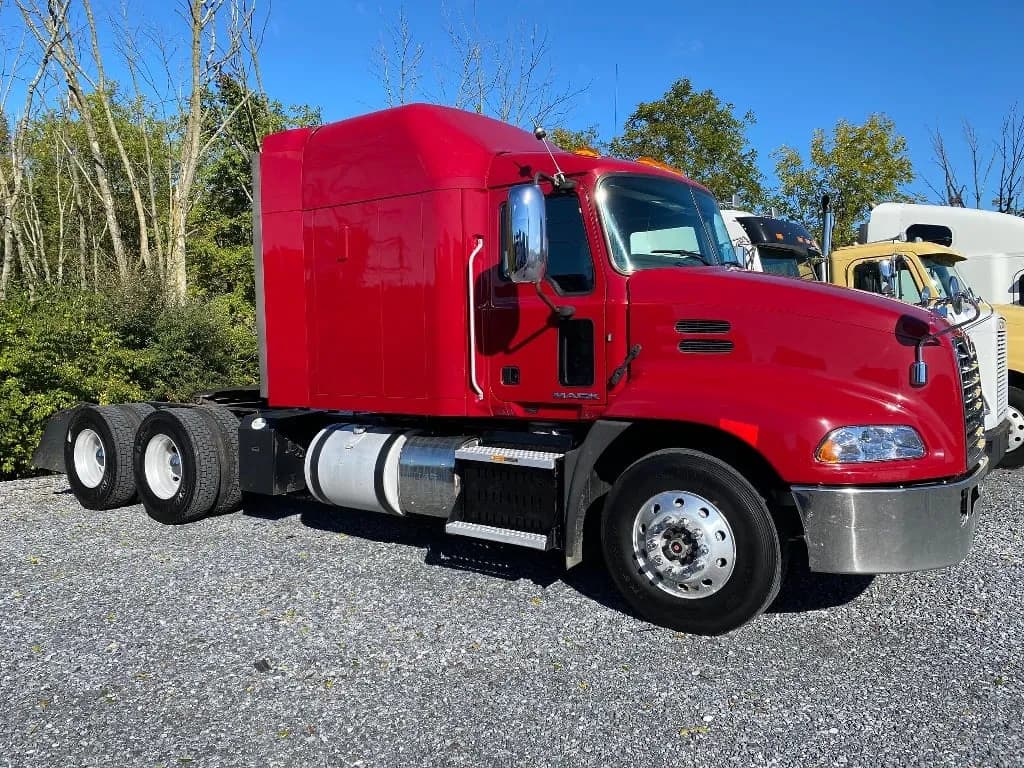2016 Mack CX613 Tandem Axle - Sleeper