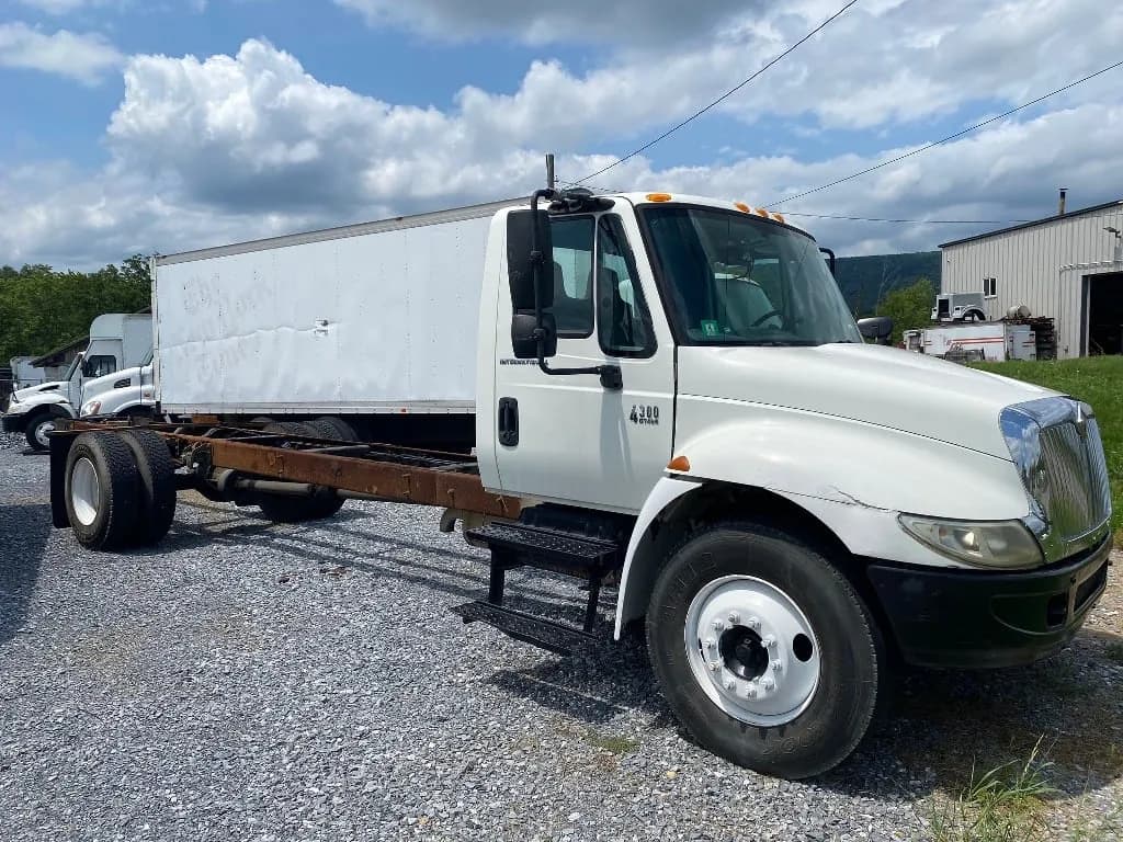 2002 International 4300 Cab Chassis Truck - Chassis