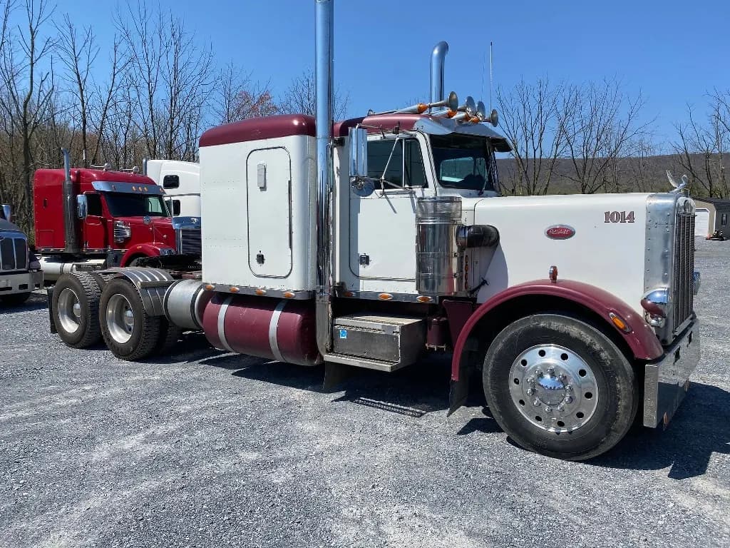 1985 Peterbilt 359 Tandem Axle - Sleeper