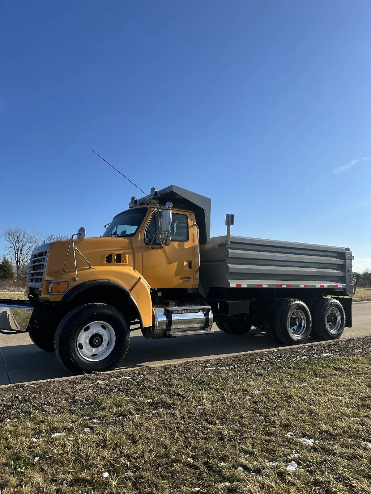 2006 Sterling LT9500 - Dump