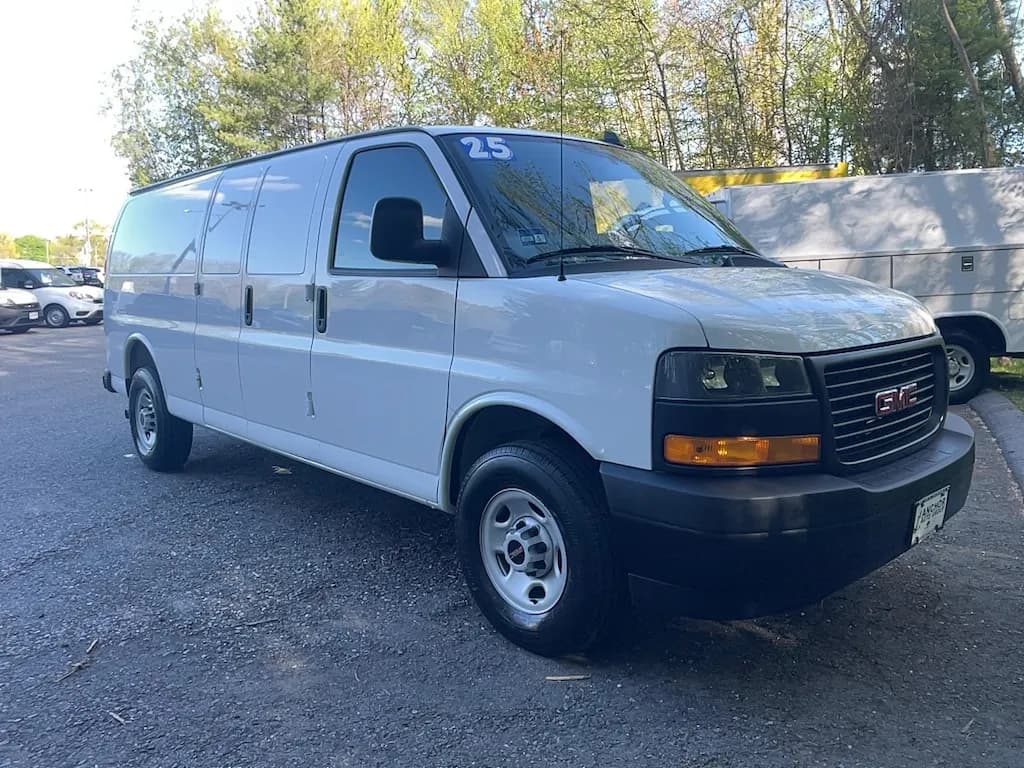2025 GMC Savana 3500 - Vans