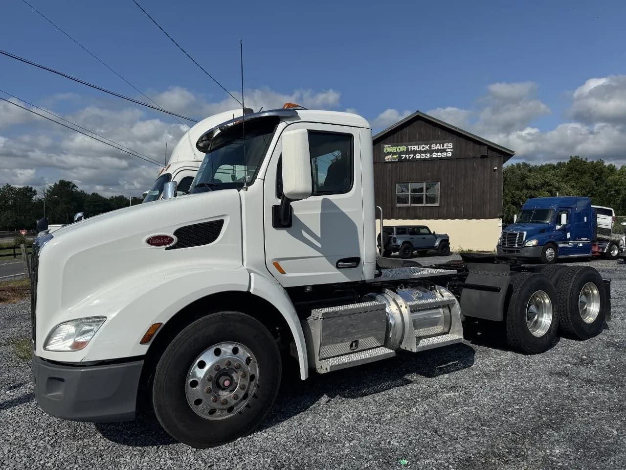 2015 Peterbilt 579 Tandem Axle Daycab - Day Cab