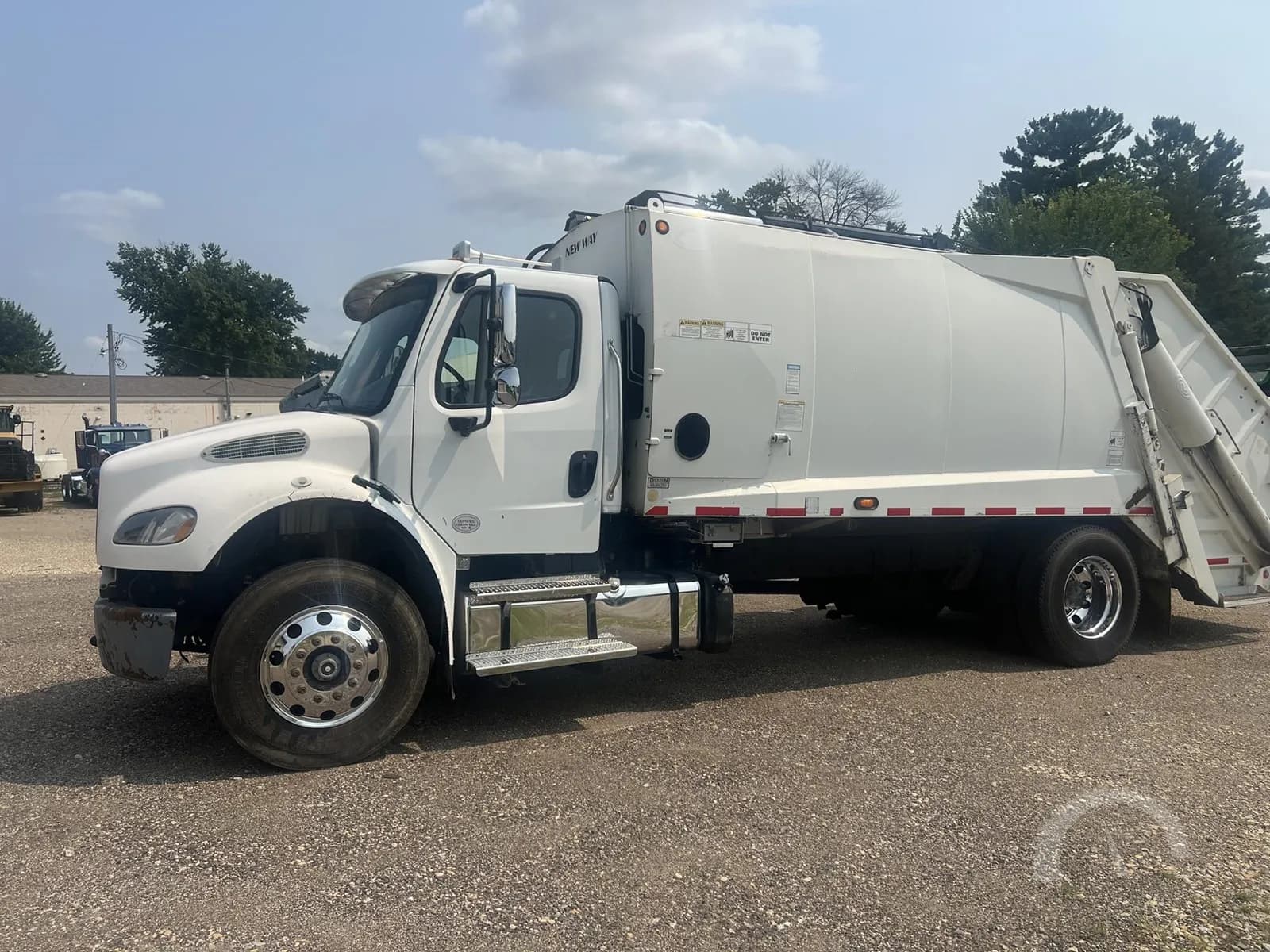 2020 Freightliner Business Class M2 - Garbage