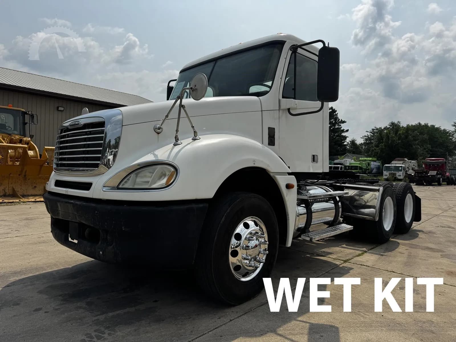 2005 Freightliner Columbia - Day Cab