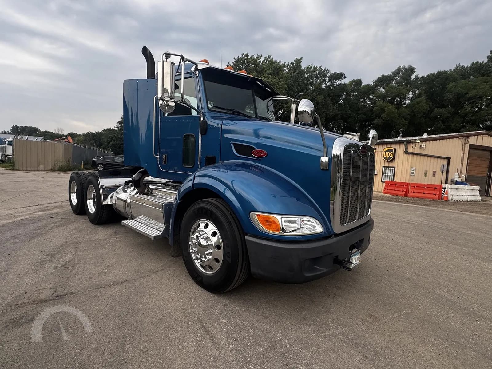 2014 Peterbilt 384 - Day Cab
