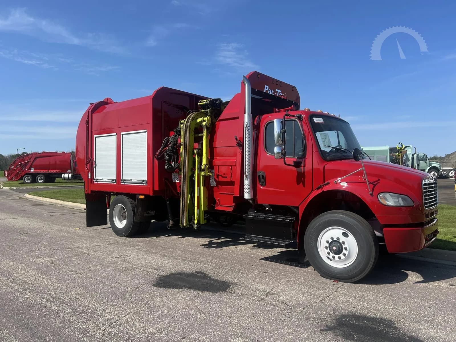 2020 Freightliner Business Class M2 - Garbage