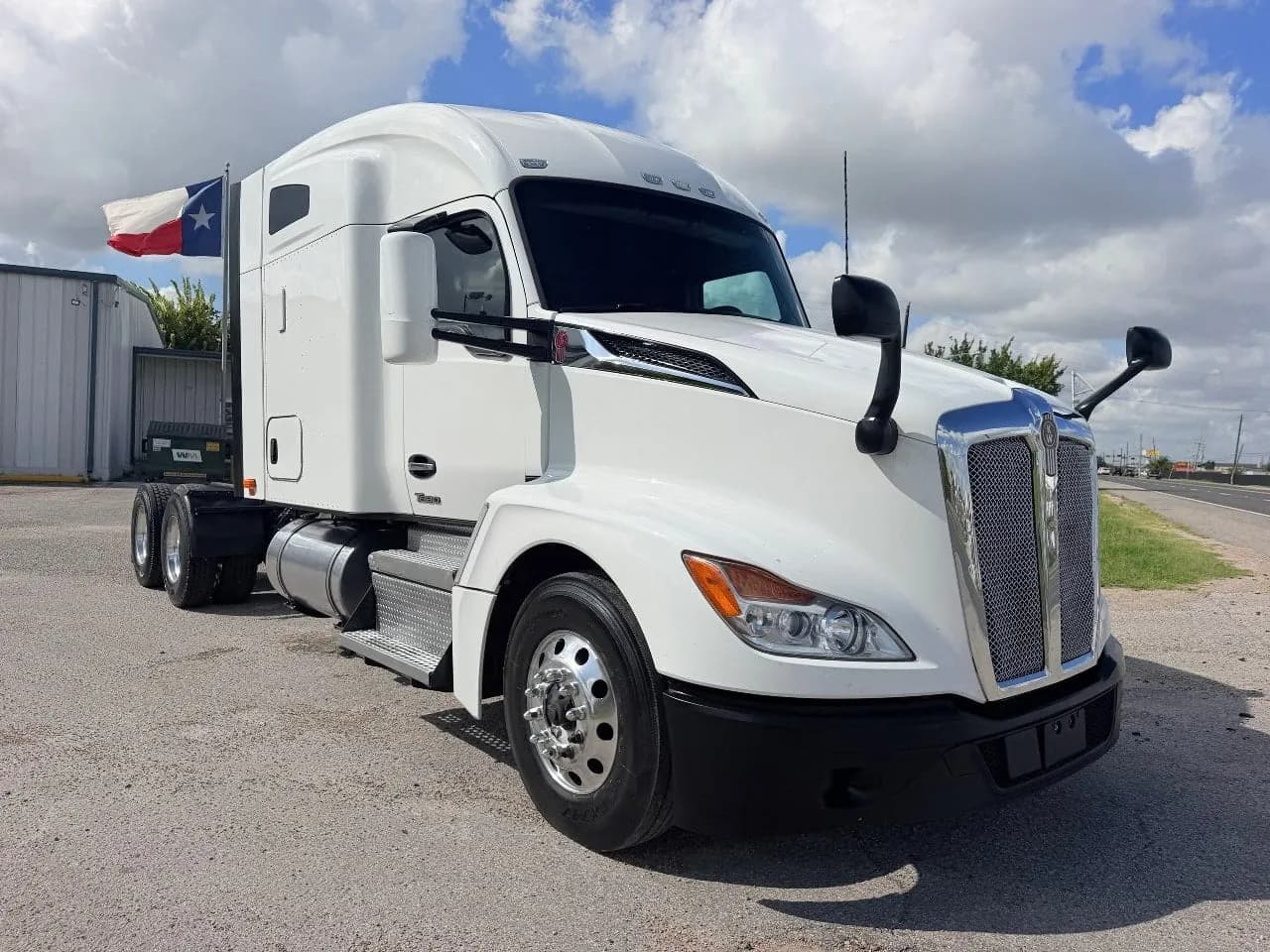 2022 Kenworth T680 Tandem Axle - Sleeper