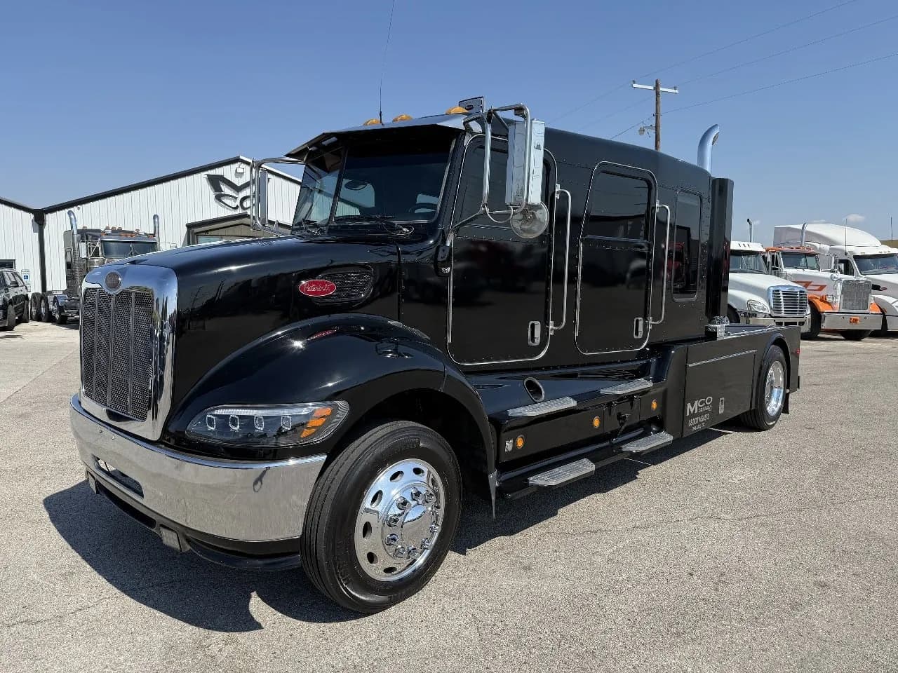 2007 Peterbilt 335 - Sleeper