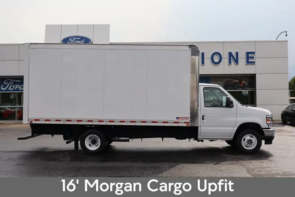 2027 Ford E-450SD - Box