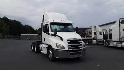 2020 Freightliner Cascadia - Day Cab